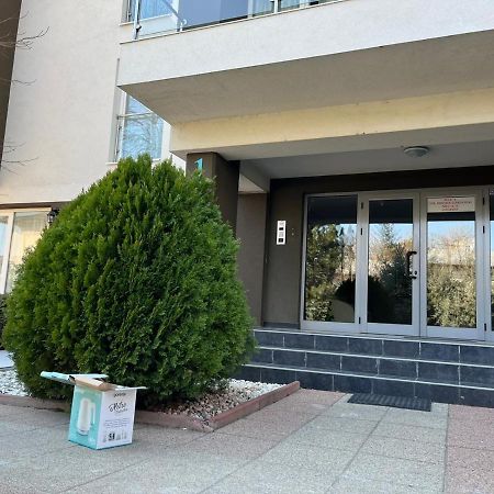 Tranzzzit Airport Apartment Otopeni Exterior foto