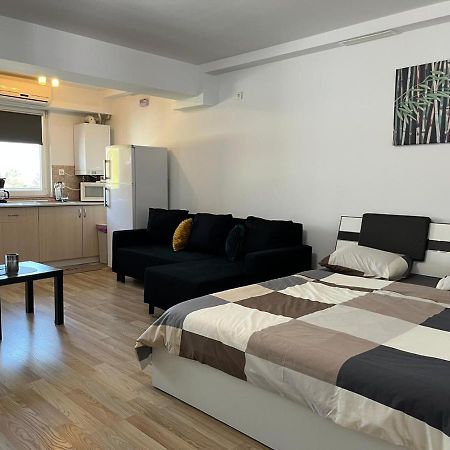 Tranzzzit Airport Apartment Otopeni Exterior foto