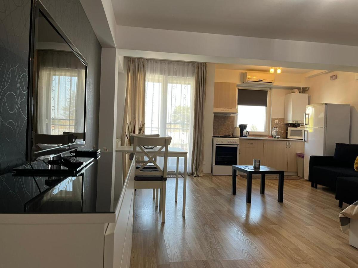 Tranzzzit Airport Apartment Otopeni Exterior foto